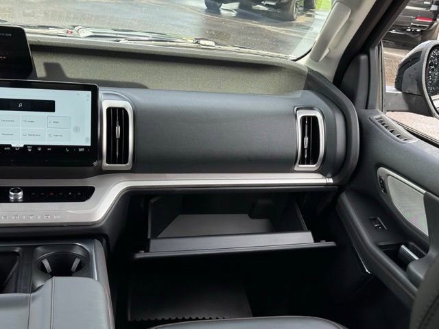 Certified 2025 Ford Expedition Active AWD/4WD image 33