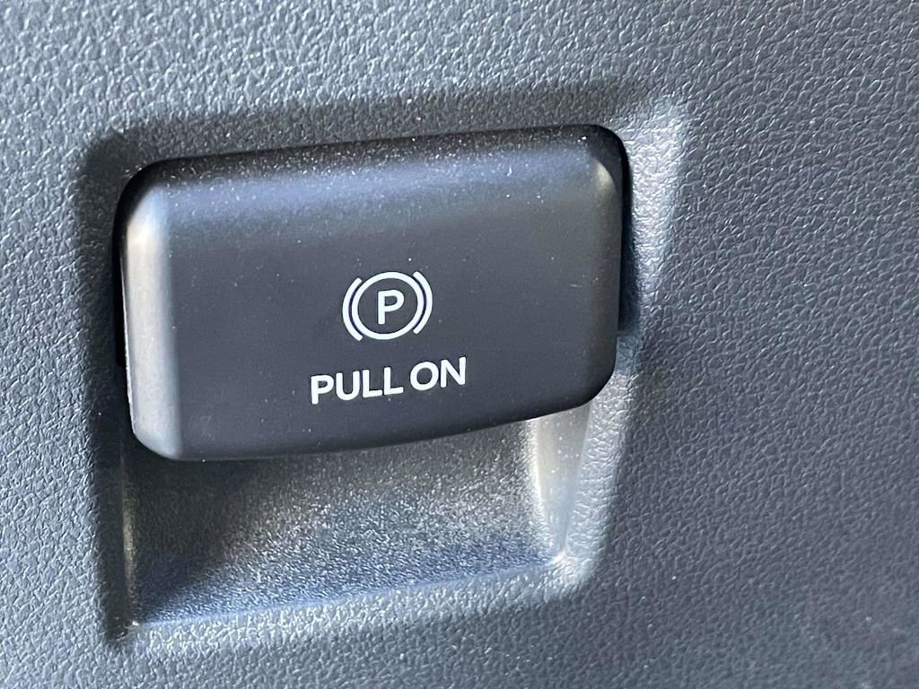 Certified 2022 Ford F150 XLT w/ Equipment Group 302A High image 18