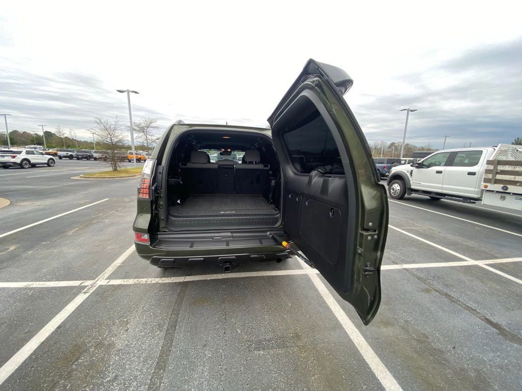 Used 2023 Lexus GX 460 w/ Black Line Special Edition image 27