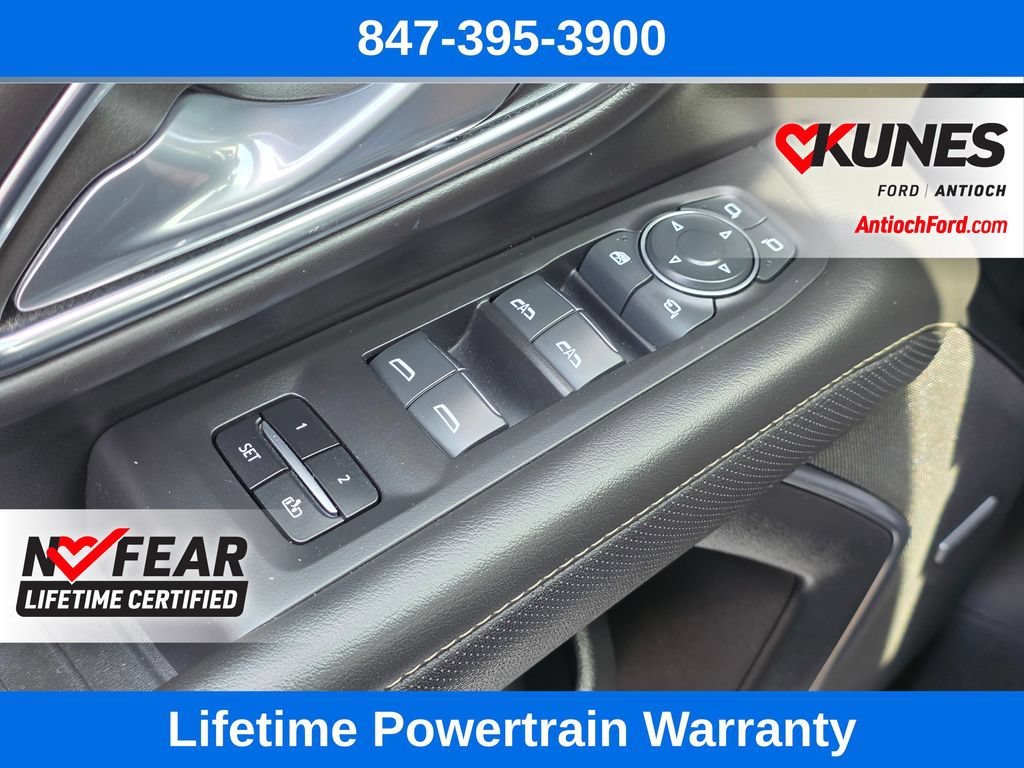 Used 2024 Chevrolet Suburban Premier AWD/4WD image 31