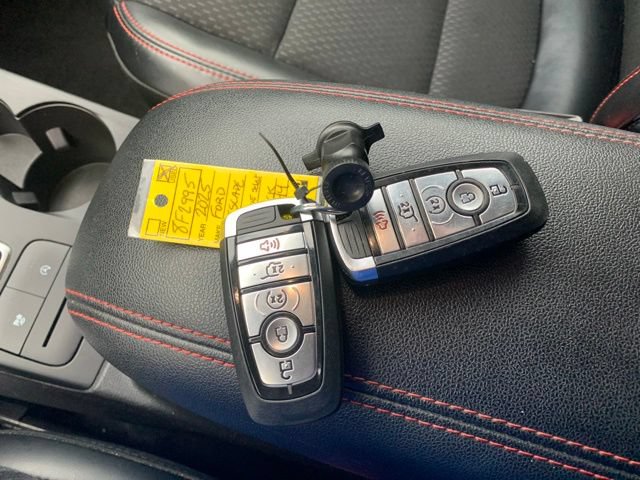 Certified 2025 Ford Escape ST-Line Select AWD/4WD image 40