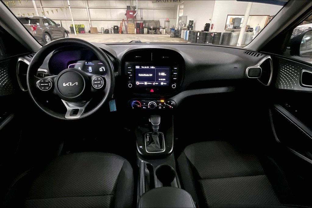 Used 2024 Kia Soul LX w/ LX Technology Package image 14