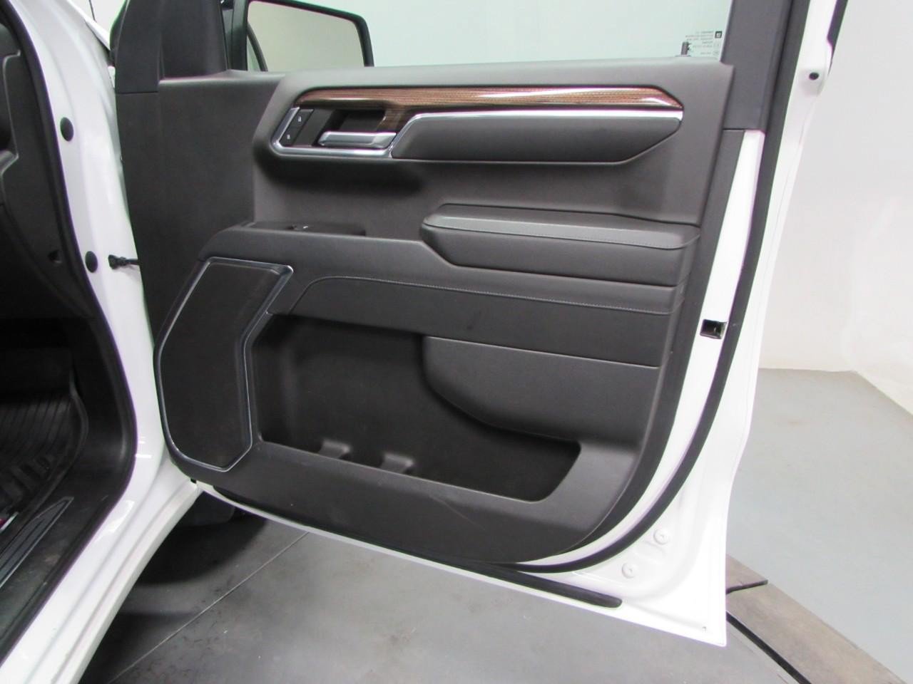 Used 2023 Chevrolet Silverado 1500 RST AWD/4WD image 16