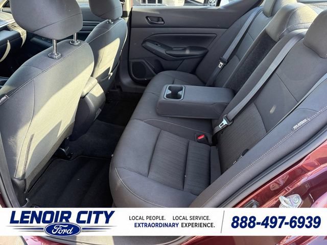 Used 2025 Nissan Altima 2.5 SV FWD image 11