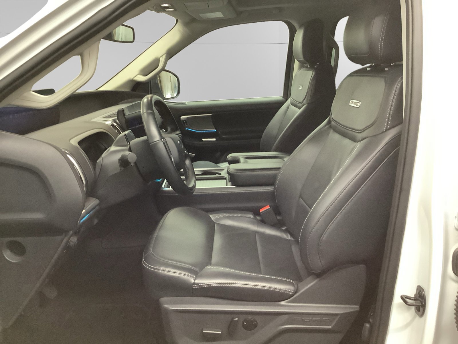 Certified 2025 Ford Expedition Max Platinum image 9