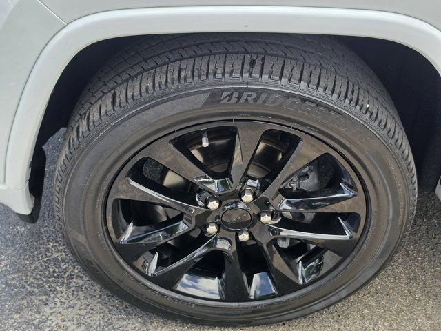 Used 2020 Jeep Grand Cherokee Altitude AWD/4WD image 10