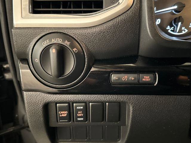 Used 2021 Nissan Titan SV w/ SV Convenience Package image 19