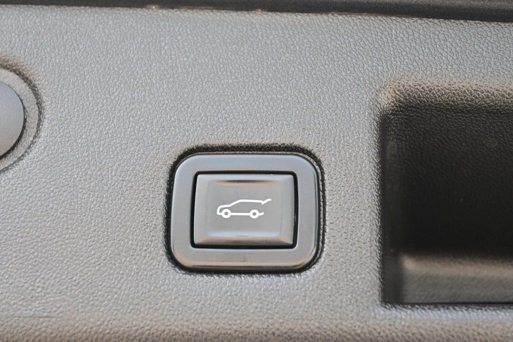 Used 2022 Chevrolet Equinox RS w/ Infotainment Package image 13