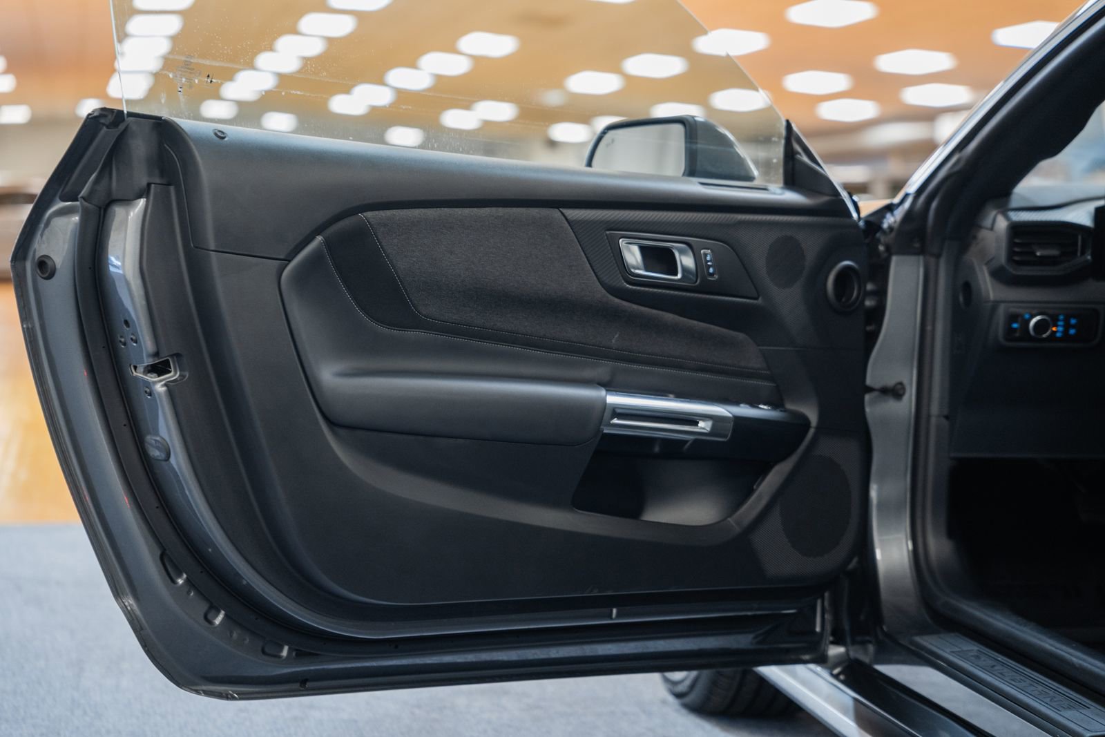 Certified 2025 Ford Mustang Coupe image 38