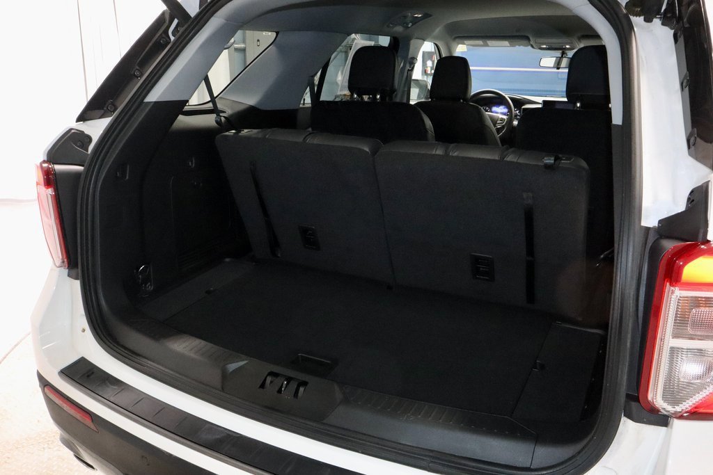 Certified 2022 Ford Explorer XLT w/ Equipment Group 202A image 18