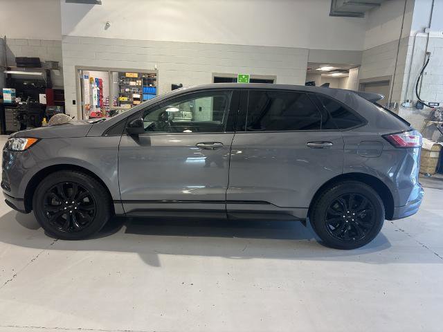 Certified 2022 Ford Edge SE w/ Black Appearance Package AWD/4WD image 2