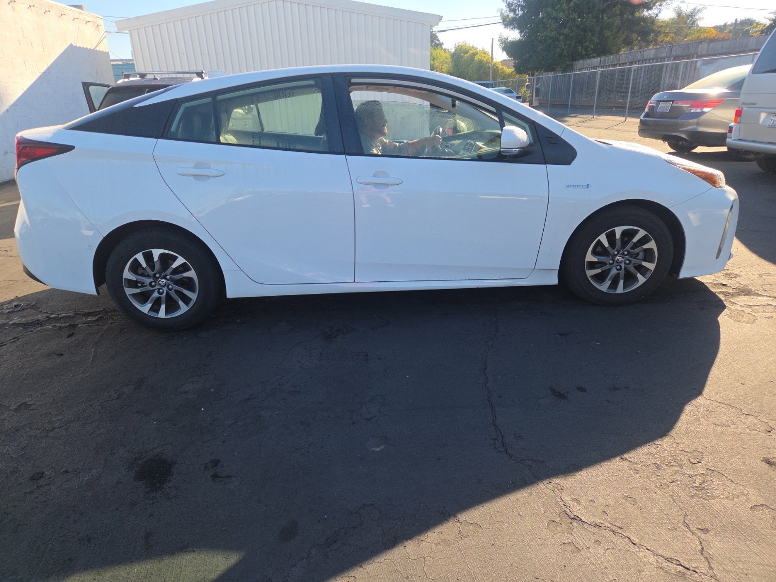 Used 2022 Toyota Prius XLE w/ Premium Convenience Package FWD image 3