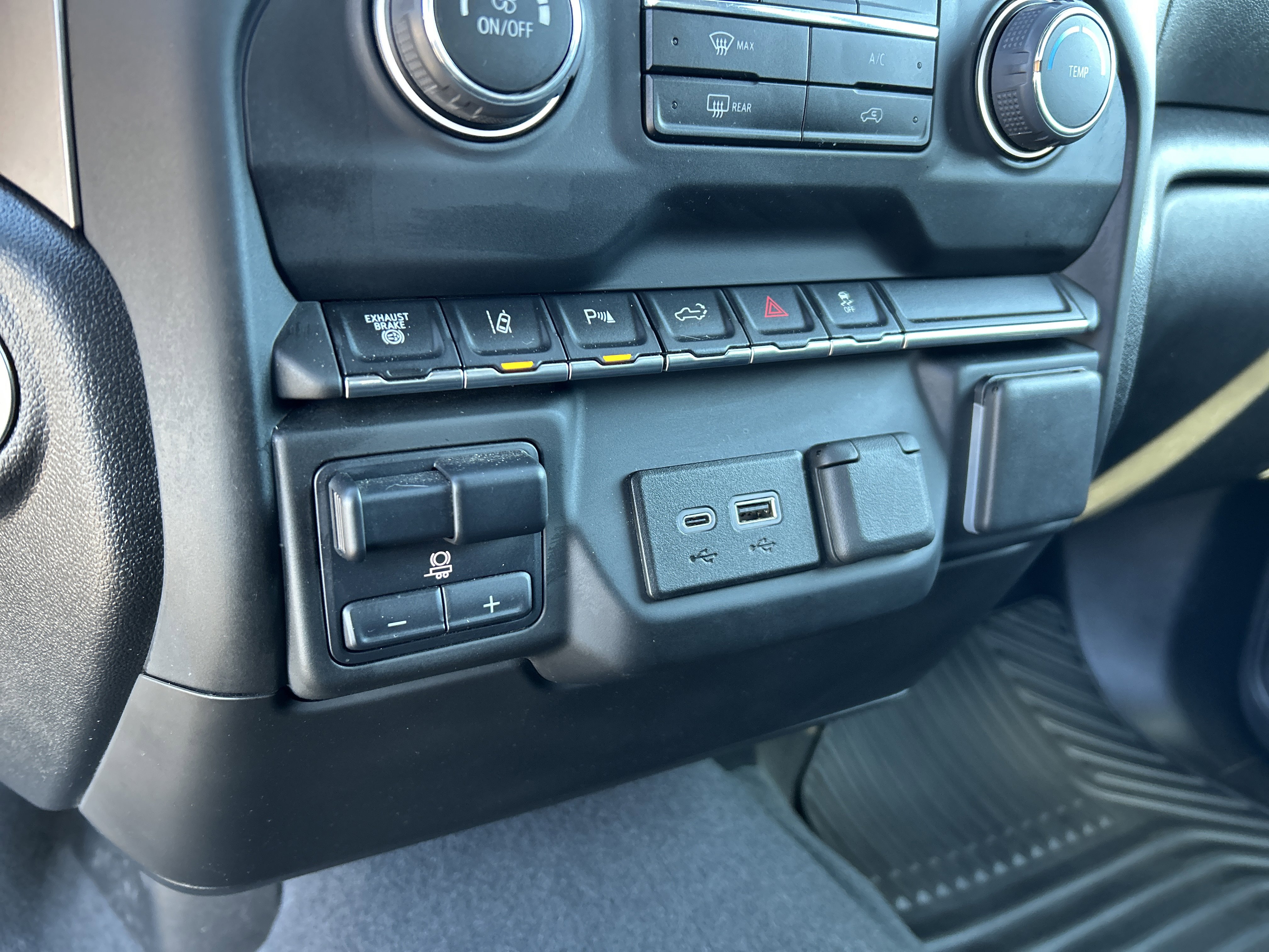 Used 2024 Chevrolet Silverado 2500 Custom w/ Custom Value Package image 21