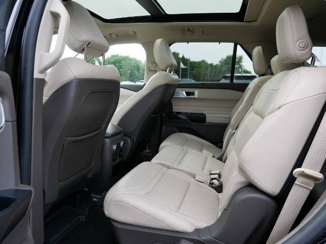 Certified 2020 Ford Explorer Platinum w/ Premium Technology Package AWD/4WD image 11