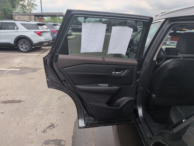 Used 2022 Nissan Rogue SV w/ SV Premium Package AWD/4WD image 24