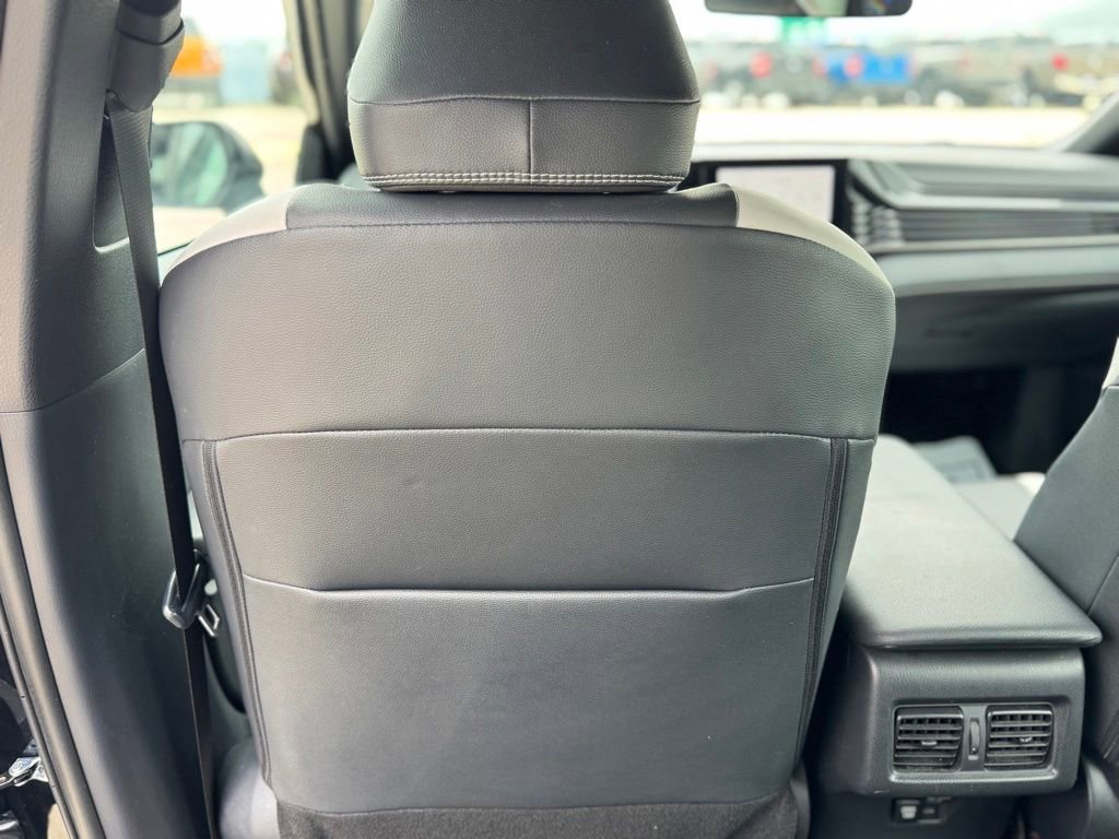 Used 2025 Toyota Camry SE FWD image 33