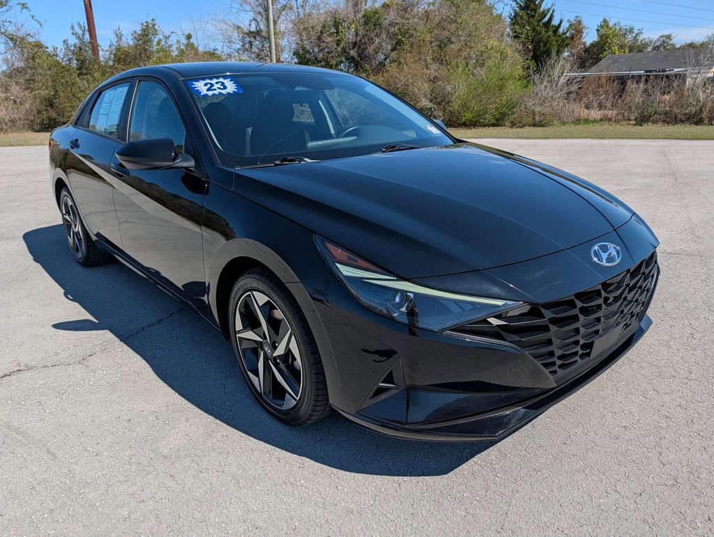 Used 2023 Hyundai Elantra SEL w/ Convenience Package image 5