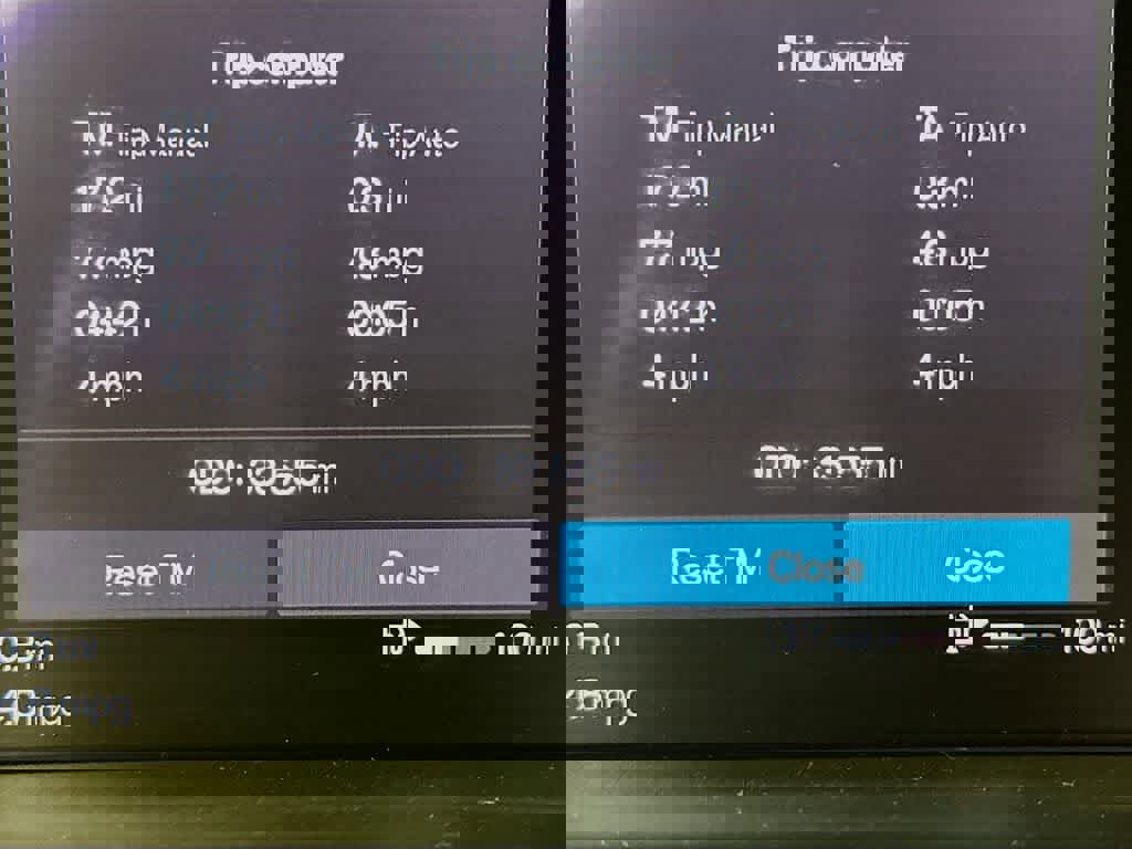 Used 2023 Volvo XC40 B5 Plus image 22