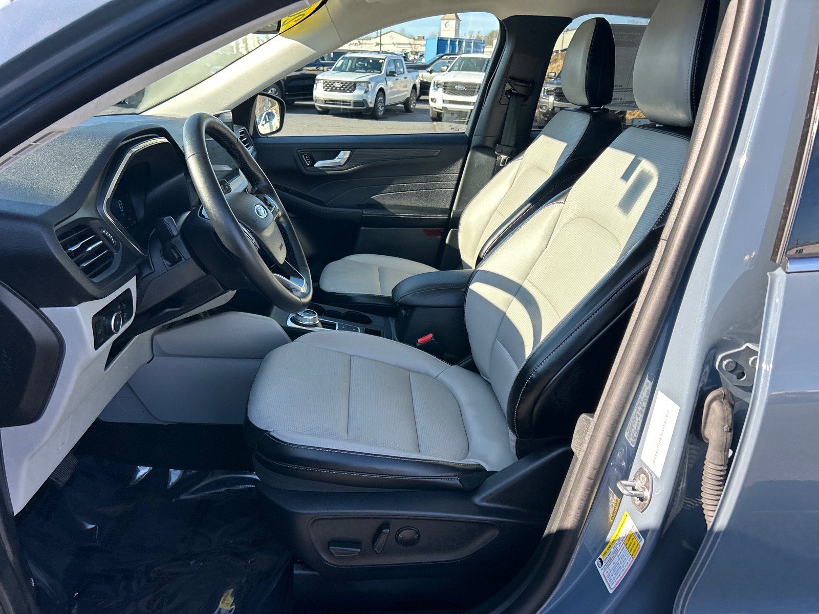 Certified 2025 Ford Escape Platinum image 6