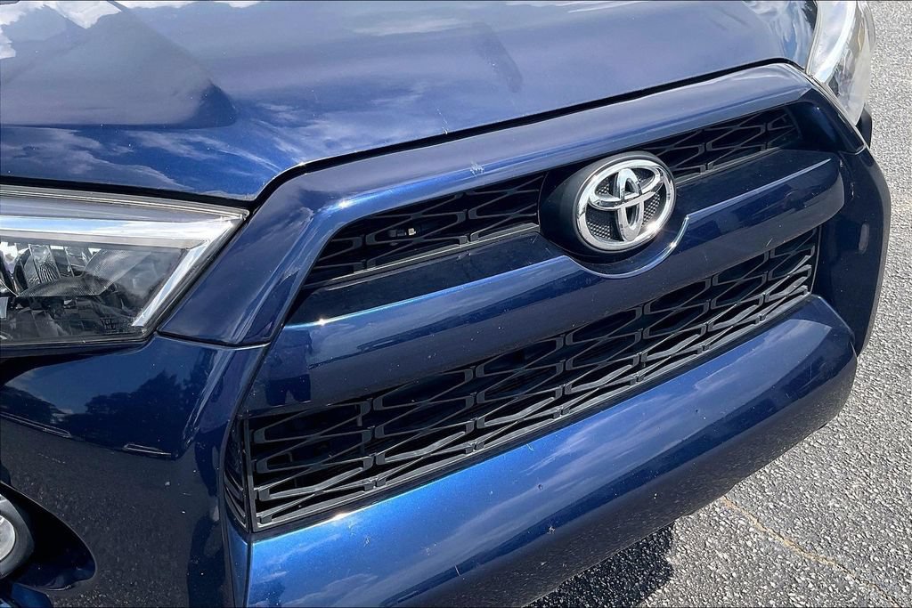 Used 2018 Toyota 4Runner SR5 w/ Wilderness Package AWD/4WD image 29