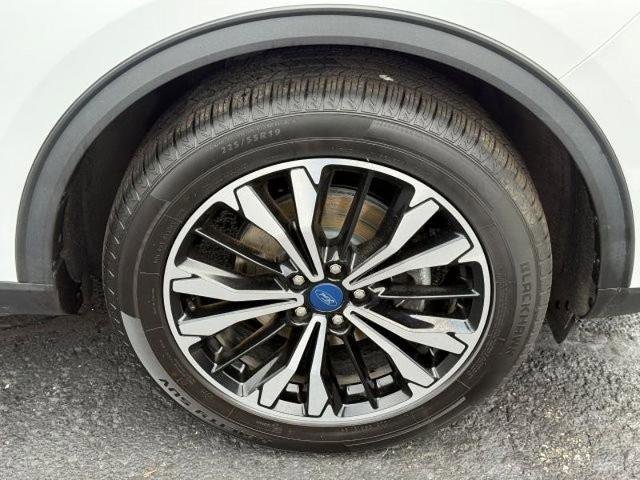 Certified 2022 Ford Escape SE w/ SE Sport Appearance Package image 9