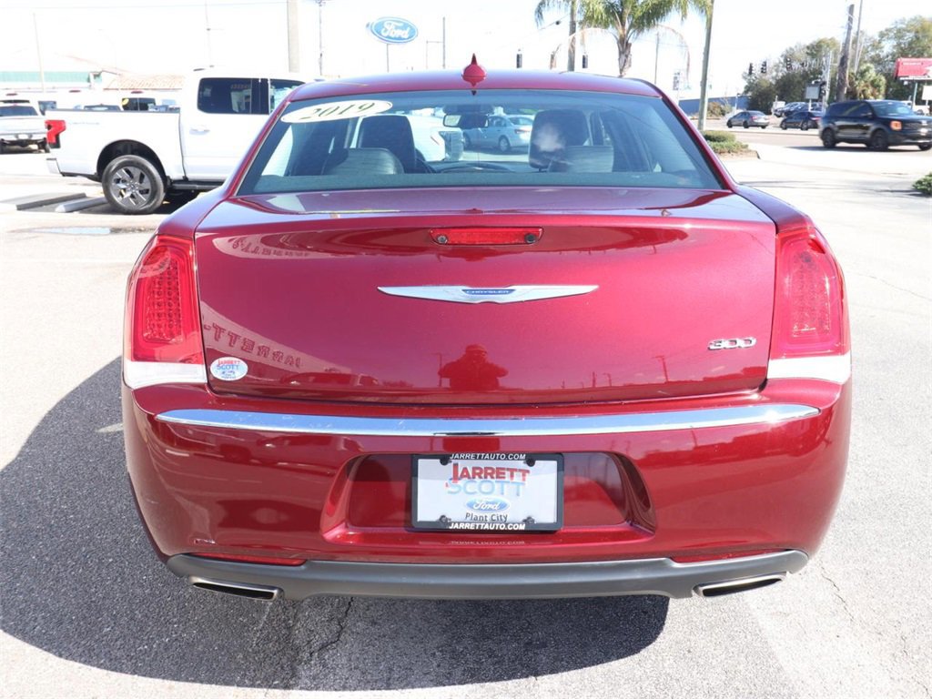 Used 2019 Chrysler 300 Limited image 4