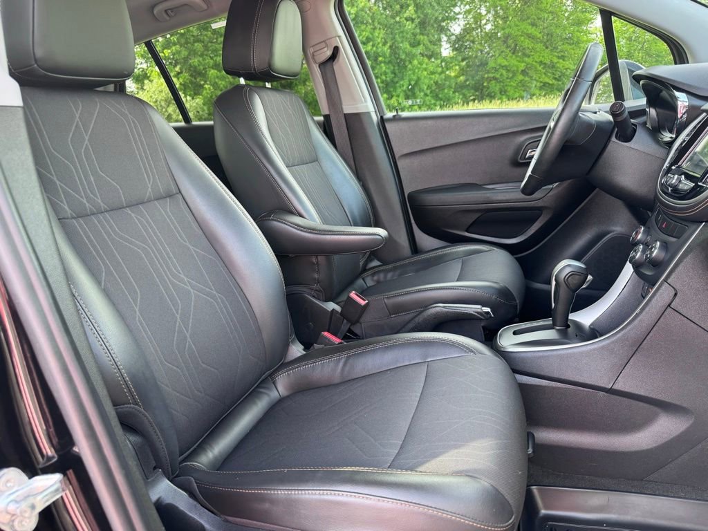 Used 2018 Chevrolet Trax LT w/ Redline Edition AWD/4WD image 17