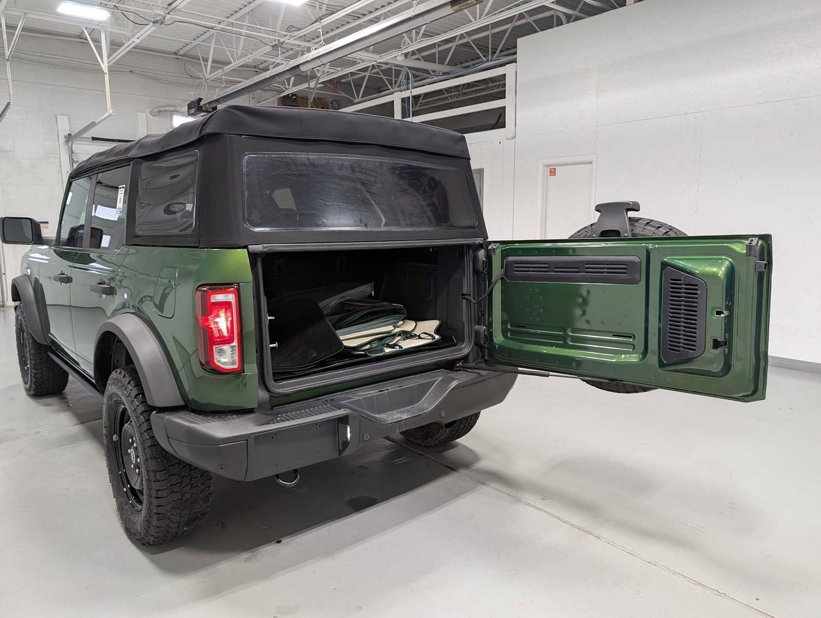 Certified 2023 Ford Bronco Black Diamond image 4