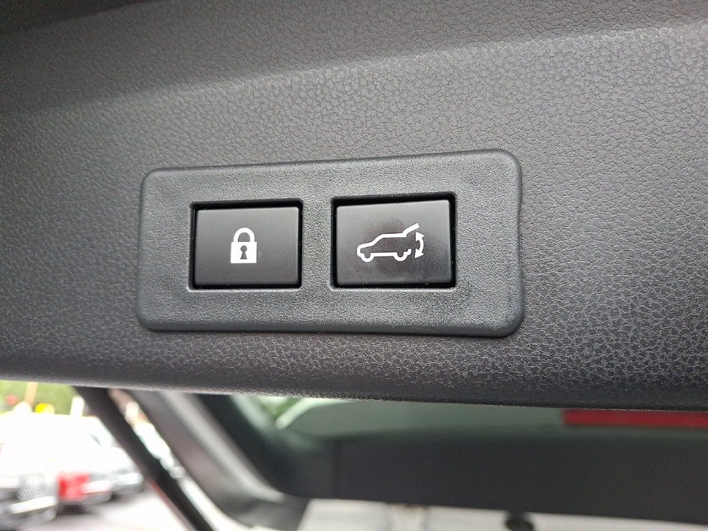 Used 2022 Subaru Ascent Limited w/ Technology Package AWD/4WD image 32