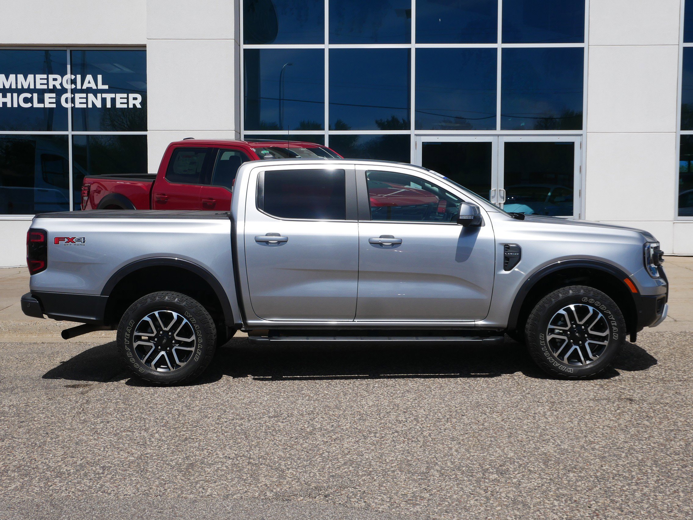 Certified 2024 Ford Ranger Lariat w/ FX4 Off-Road Package AWD/4WD image 2