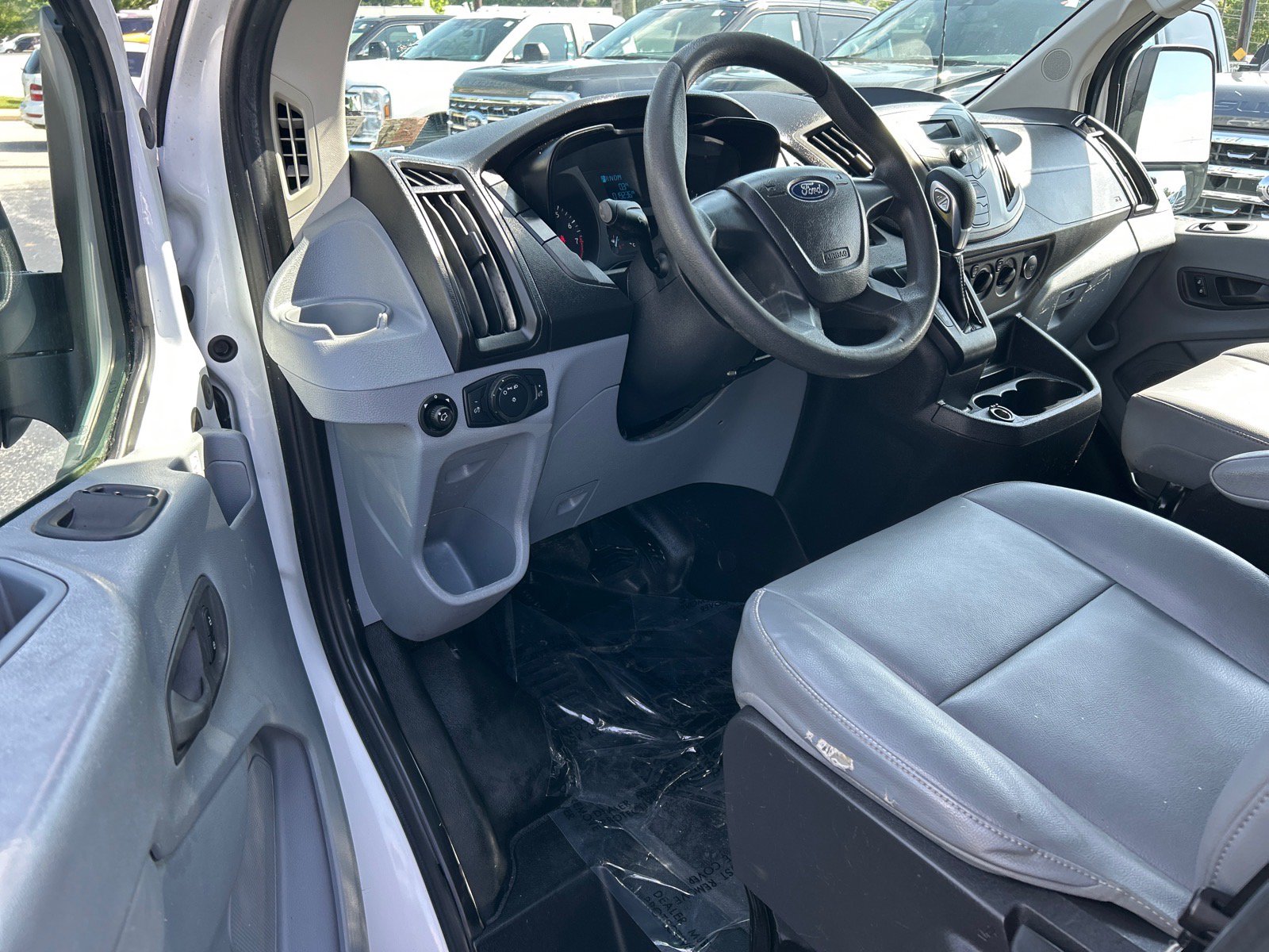 Certified 2019 Ford Transit 150 130 Low Roof RWD image 5