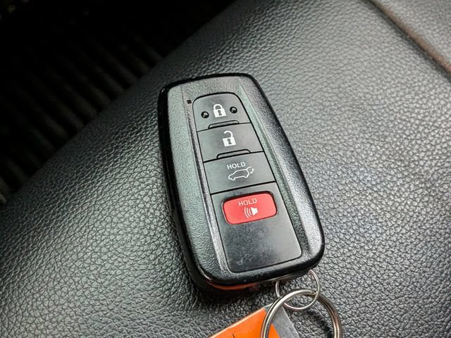 Used 2021 Toyota Highlander XLE AWD/4WD image 37