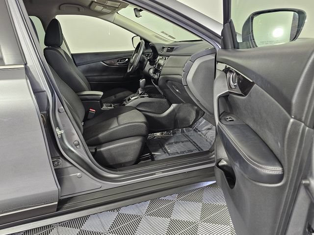 Used 2019 Nissan Rogue SV w/ Premium Package AWD/4WD image 14