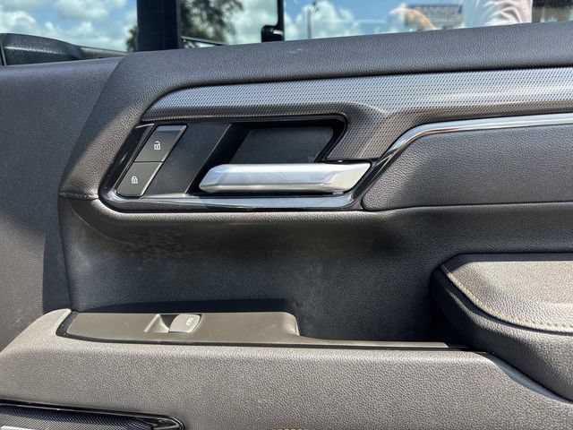 Used 2025 GMC Sierra 2500 AT4 w/ AT4 Premium Plus Package AWD/4WD image 14