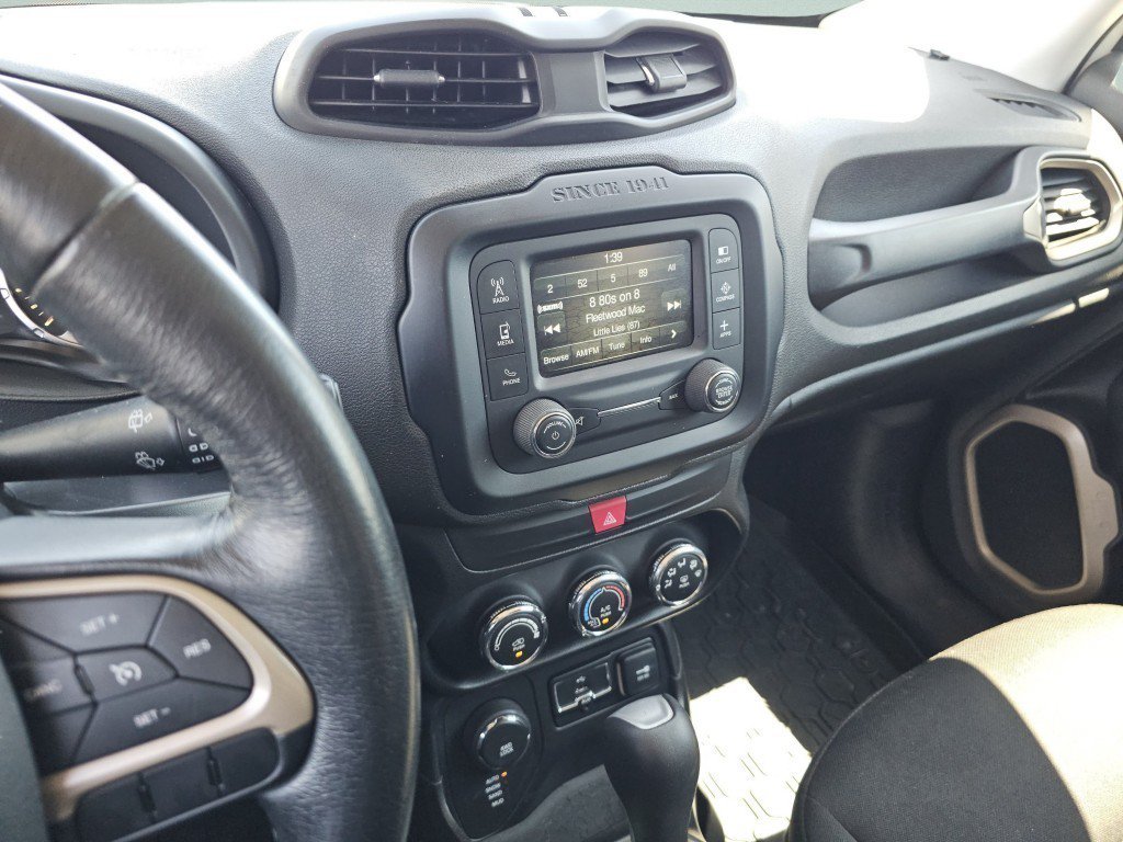 Used 2017 Jeep Renegade Latitude AWD/4WD image 29