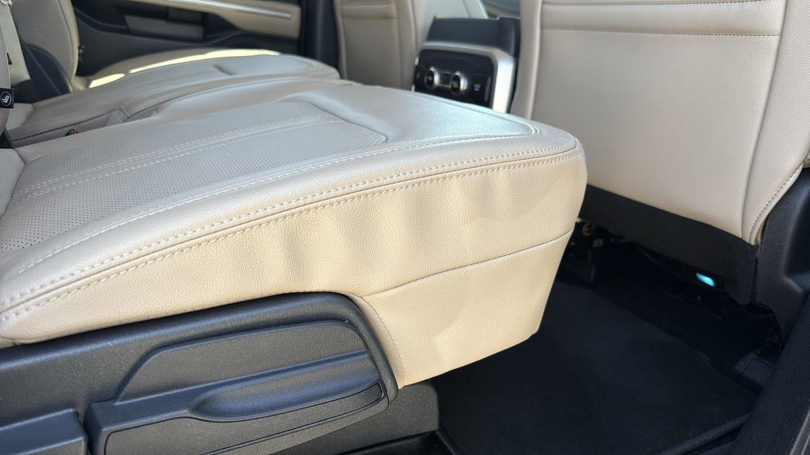 Certified 2023 Ford Expedition Limited image 27