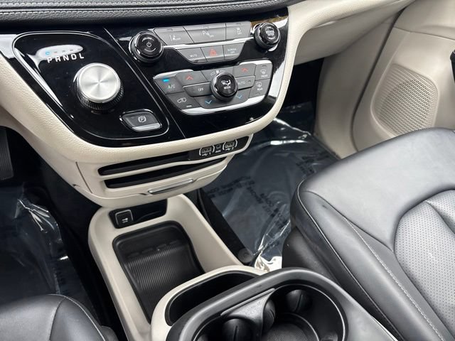 Used 2024 Chrysler Pacifica Limited FWD image 25