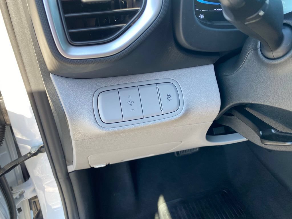 Used 2025 Hyundai Venue SEL FWD image 12