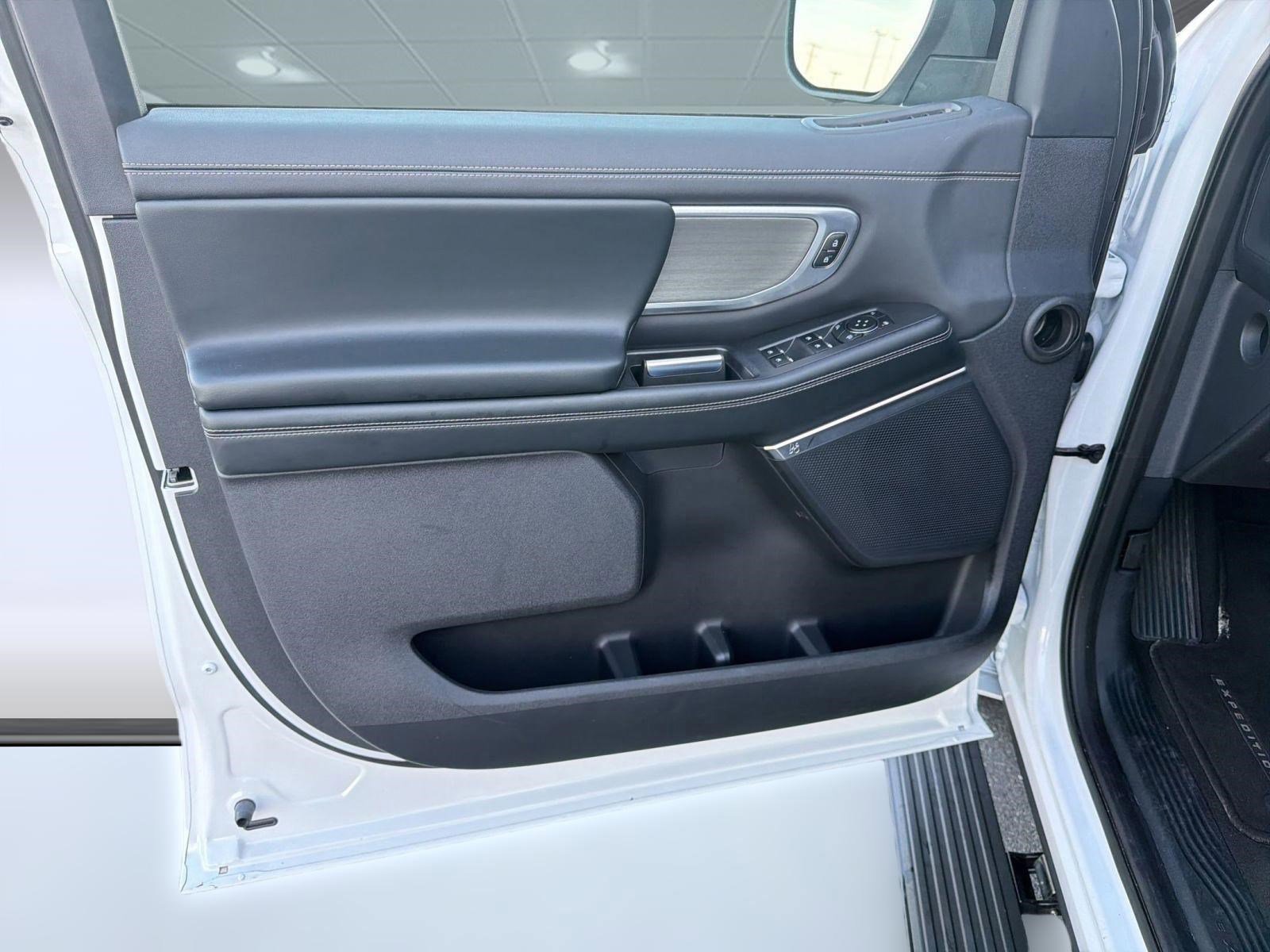 Certified 2025 Ford Expedition Platinum AWD/4WD image 19