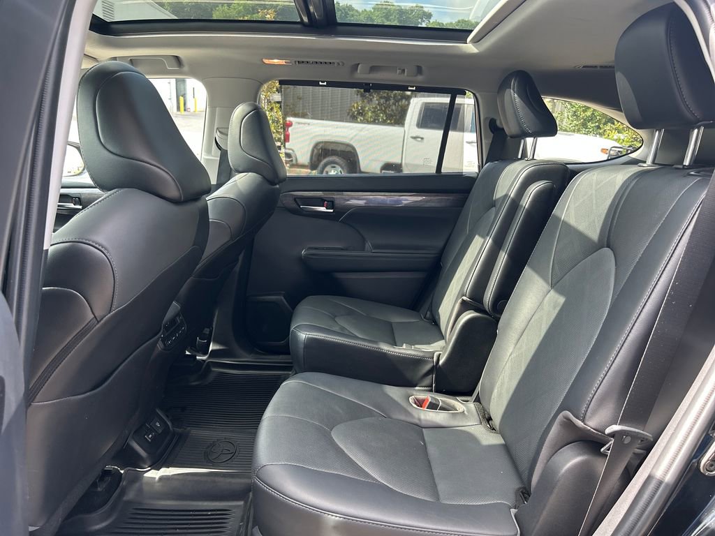 Used 2022 Toyota Highlander Platinum FWD image 14