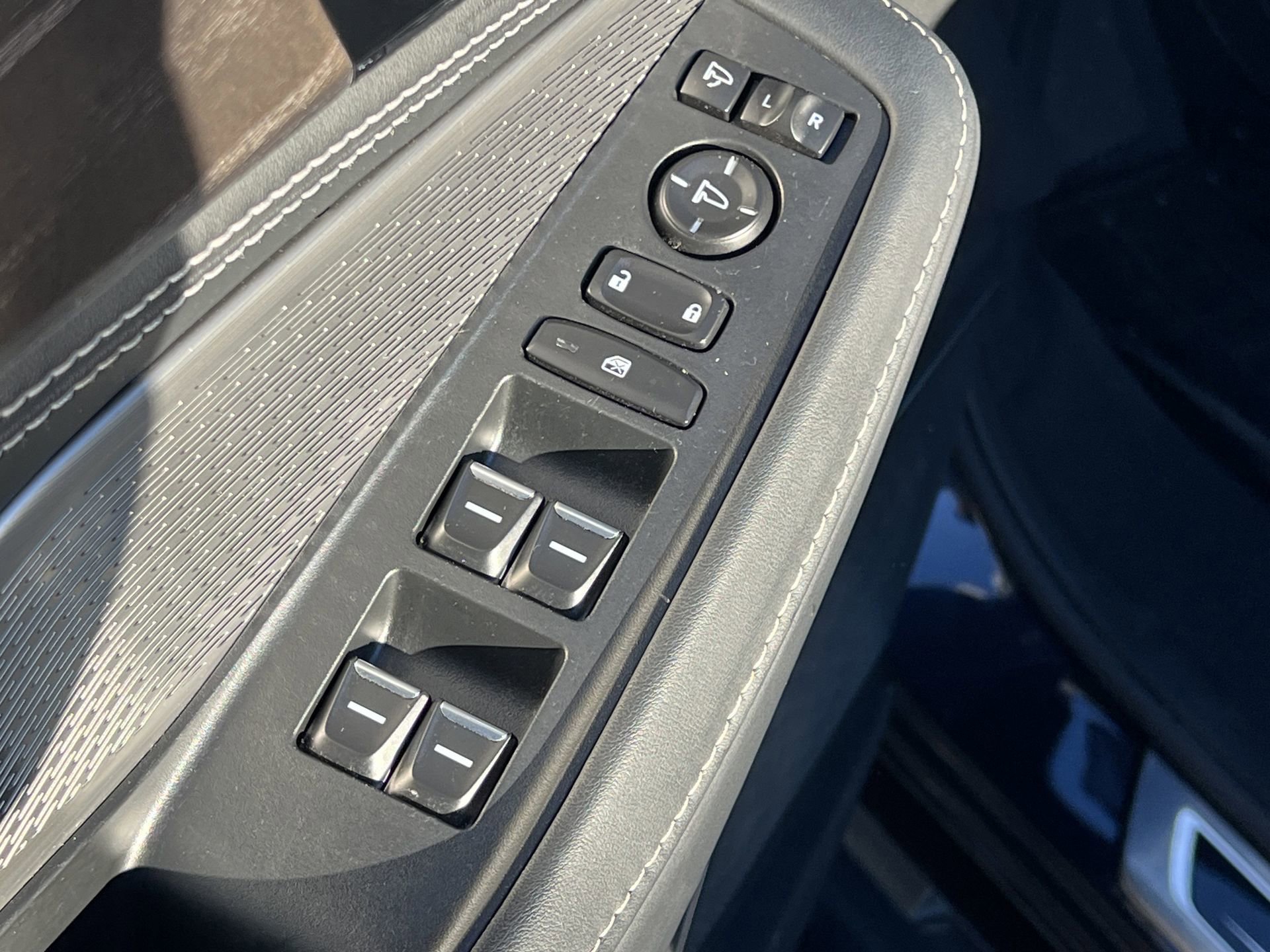 Used 2023 Acura MDX SH-AWD w/ Advance Package image 22