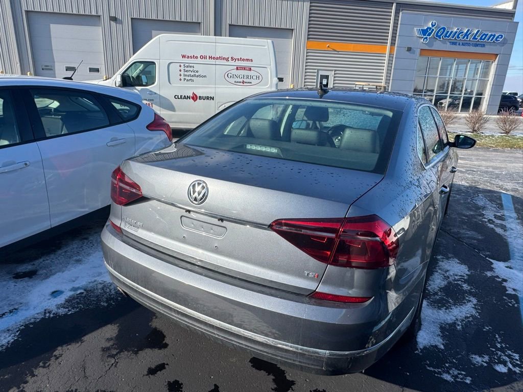 Used 2018 Volkswagen Passat 2.0T SE image 2
