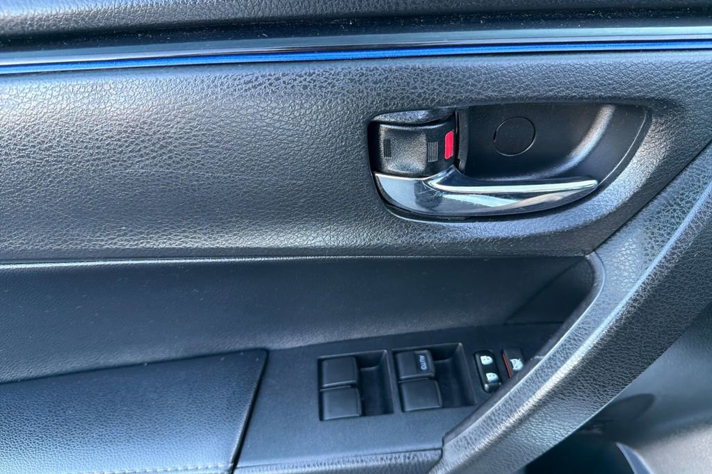 Used 2018 Toyota Corolla XSE w/ Carpet Mat Package (TMS) image 10