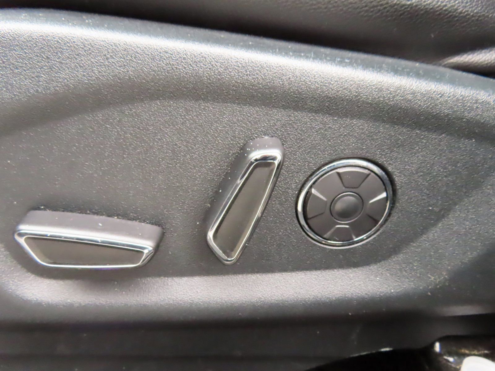 Certified 2018 Ford Explorer Limited w/ Equipment Group 301A image 24