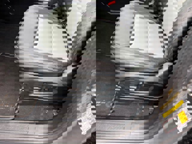 Certified 2022 Ford Explorer XLT w/ Equipment Group 202A image 9