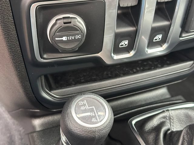 Used 2025 Jeep Wrangler Sport AWD/4WD image 25