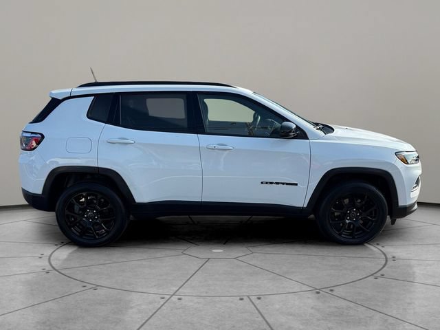 Used 2026 Jeep Compass Latitude AWD/4WD image 11