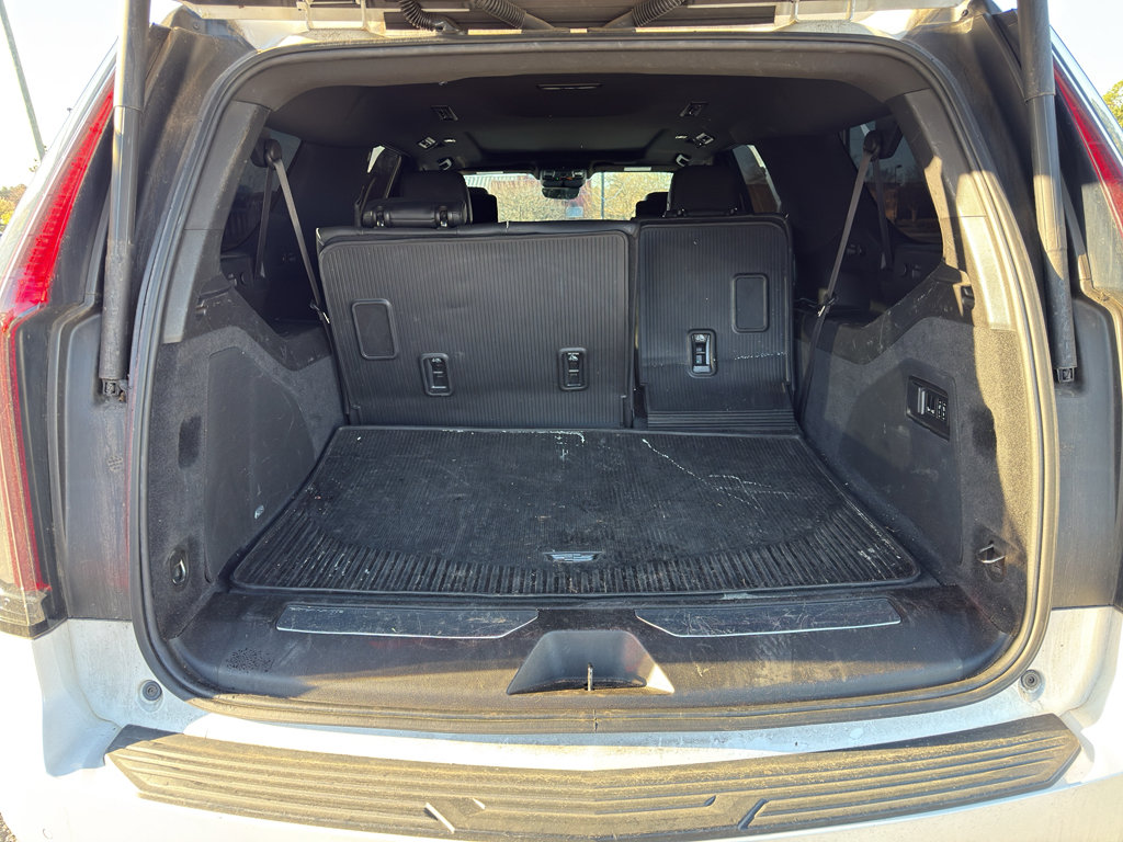 Used 2021 Cadillac Escalade ESV Premium Luxury w/ LPO, Radiant Package image 8