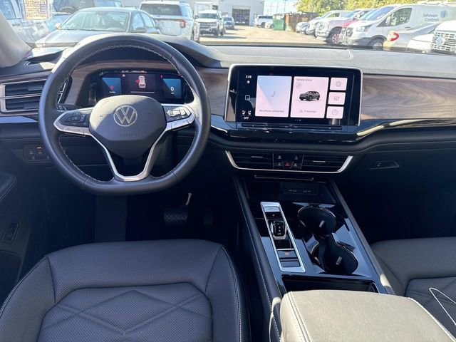 Used 2025 Volkswagen Atlas SE image 31