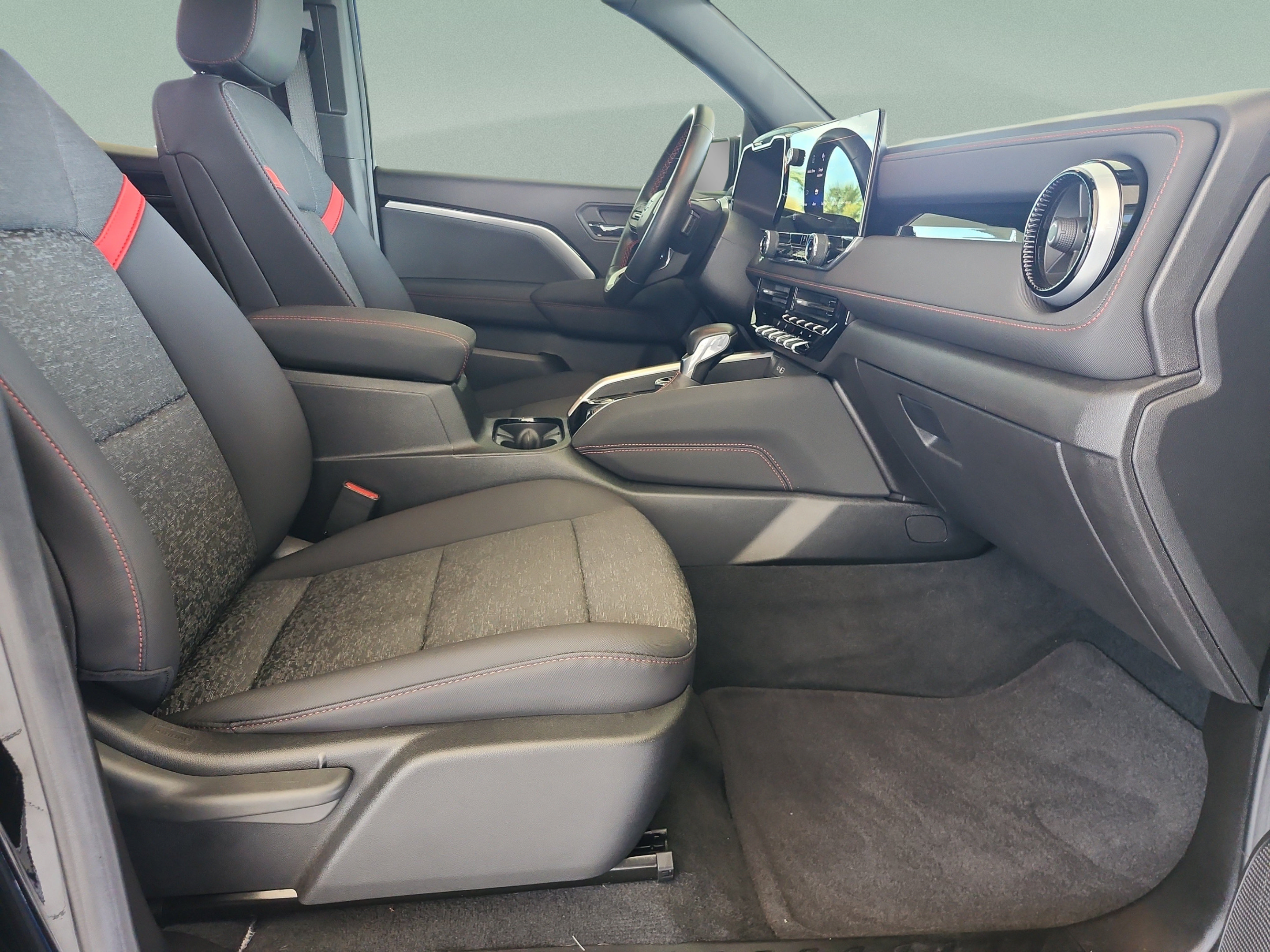 Used 2024 Chevrolet Colorado Z71 AWD/4WD image 19